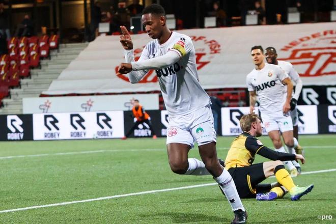 阿里纳斯在 阿里纳斯在